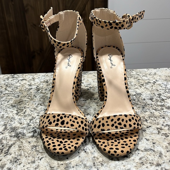 Qupid Dalmatian print block heels 8.5 - Picture 2 of 4